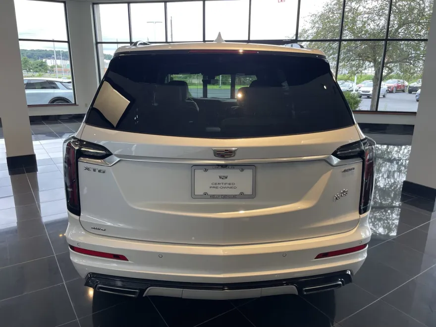 2022 Cadillac XT6 Sport photo 1