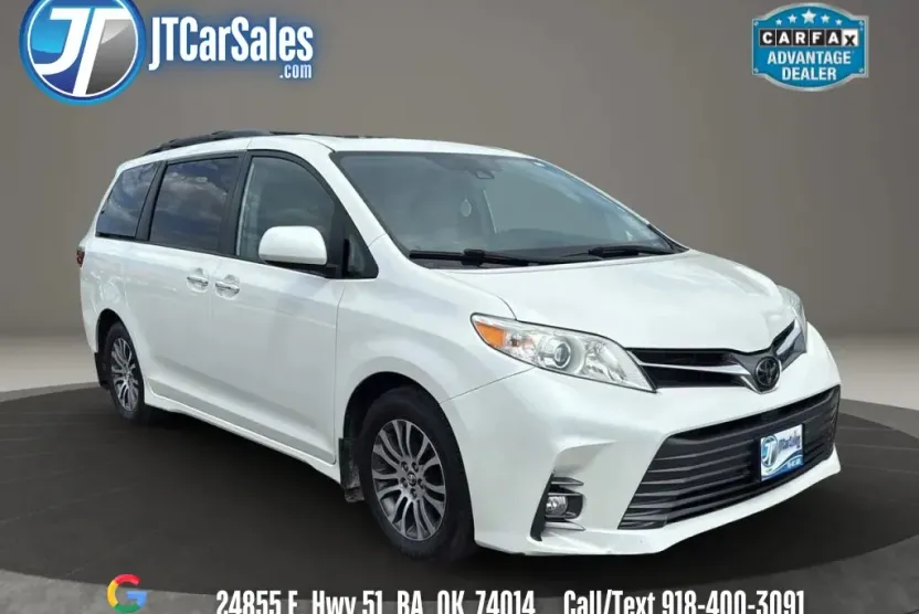 2019 Toyota Sienna XLE photo 1