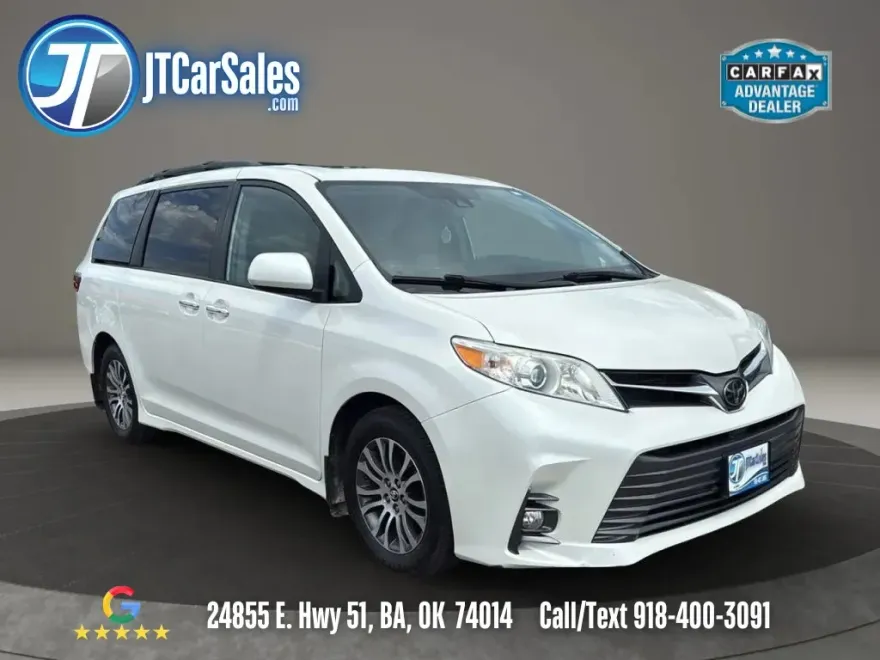 2019 Toyota Sienna XLE photo 1