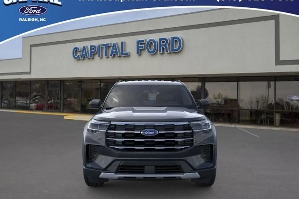 2025 Ford Explorer photo 1