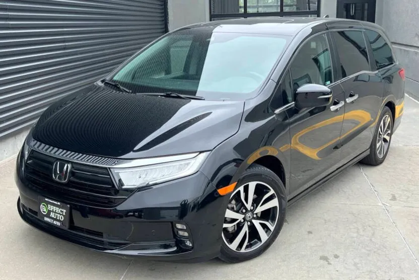 2023 Honda Odyssey Touring photo 1