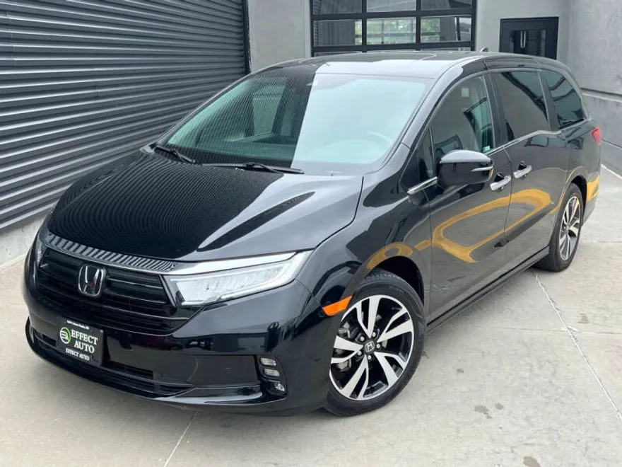 2023 Honda Odyssey Touring photo 1