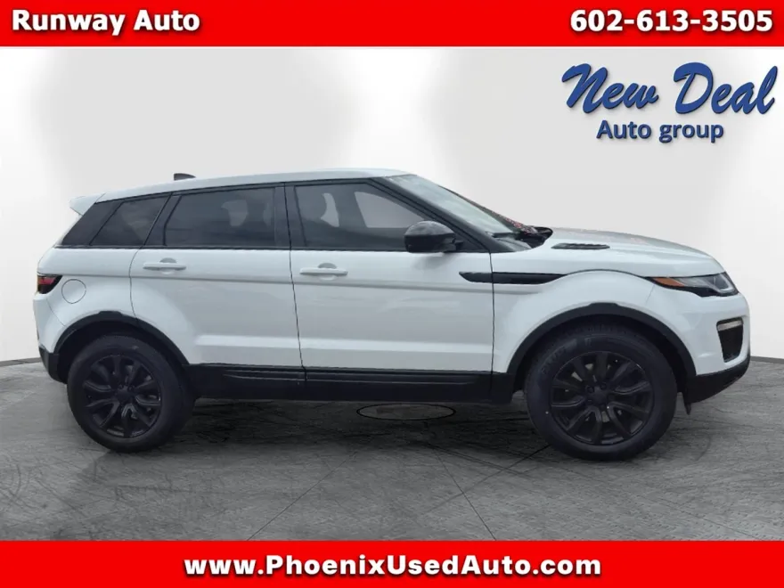 2017 Land Rover Range Rover SE photo 1