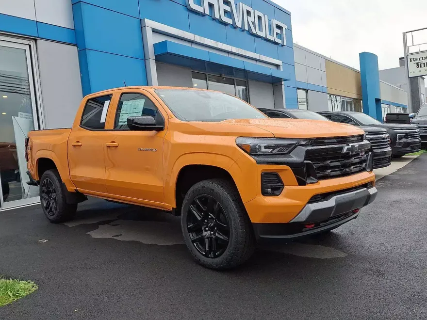 2025 Chevrolet Colorado Z71 photo 1