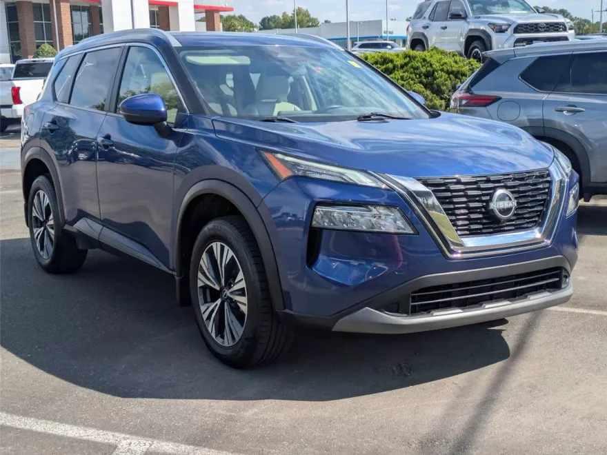 2022 Nissan Rogue SV photo 1