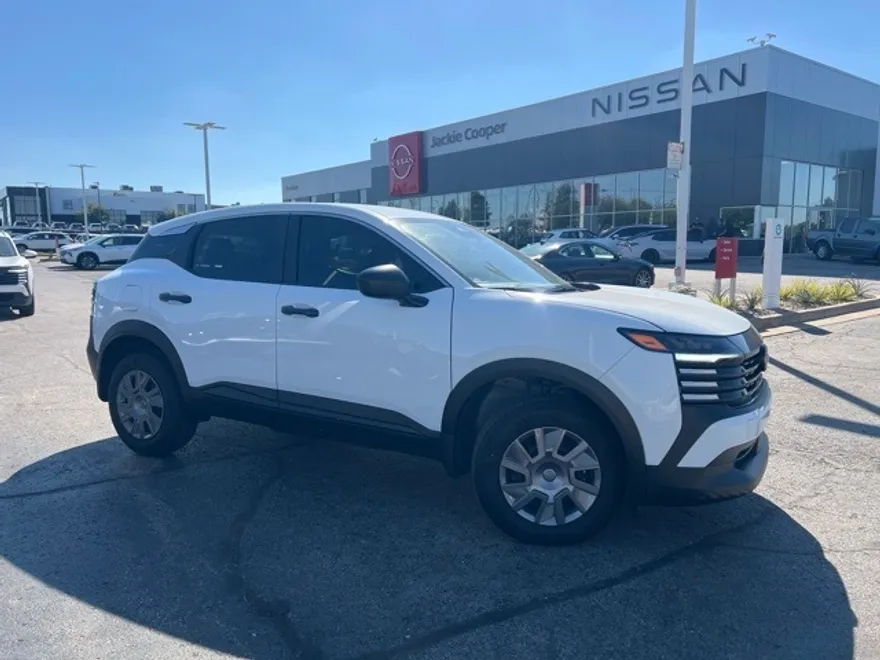 2025 Nissan Kicks S photo 1