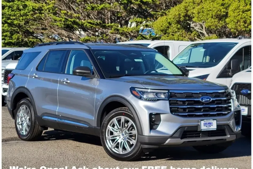 2025 Ford Explorer photo 1