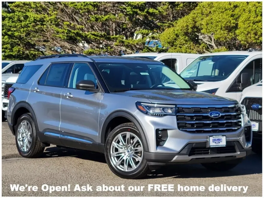 2025 Ford Explorer photo 1