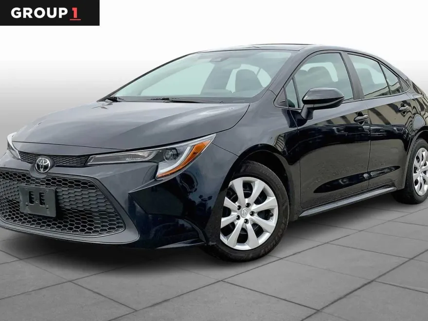 2022 Toyota Corolla LE photo 1
