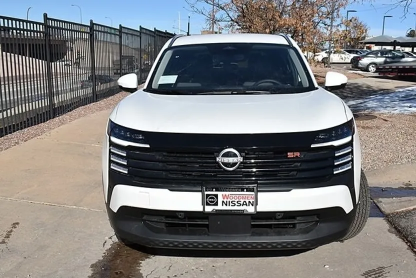 2025 Nissan Kicks SR photo 1