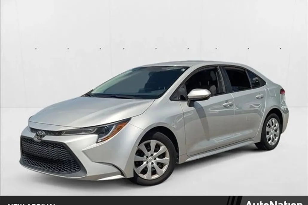 2021 Toyota Corolla LE photo 1
