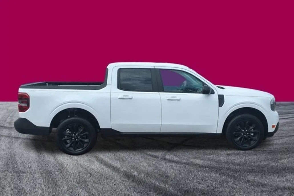 2024 Ford Maverick Lariat photo 1