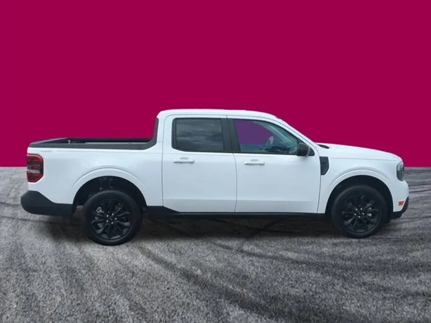 2024 Ford Maverick Lariat photo 1