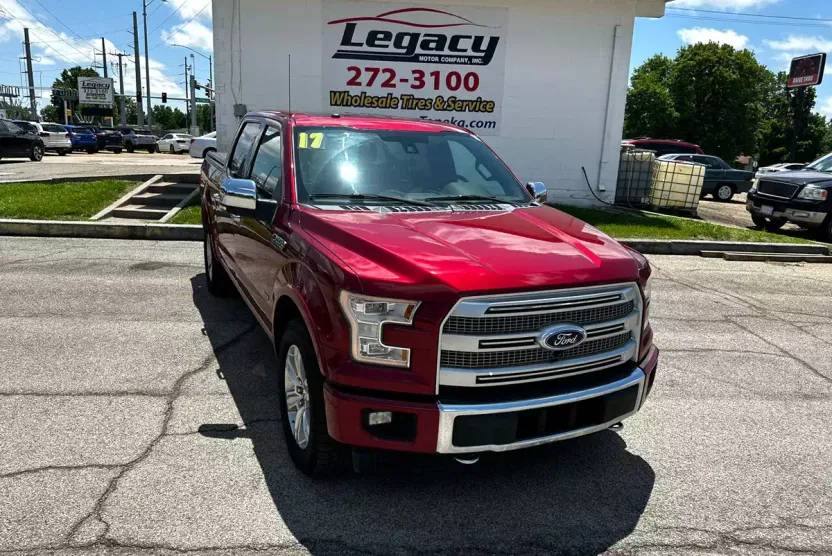 2017 Ford F-150 Platinum photo 1