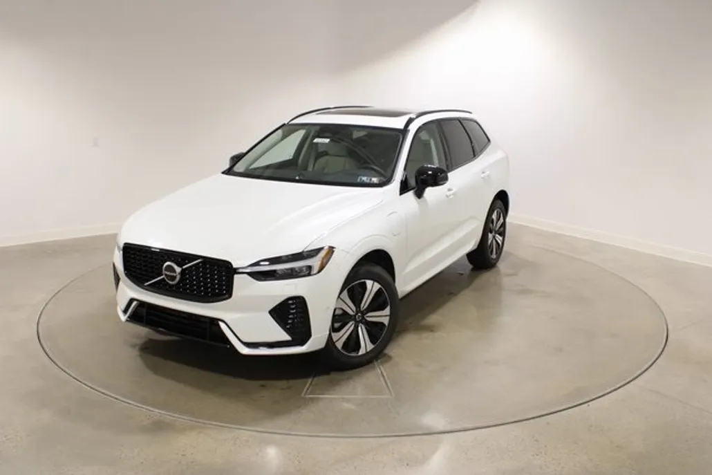 2025 Volvo XC60 Hybrid T8 Plus photo 1