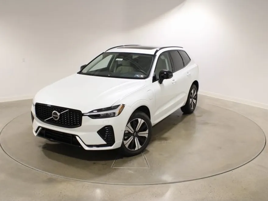 2025 Volvo XC60 Hybrid T8 Plus photo 1