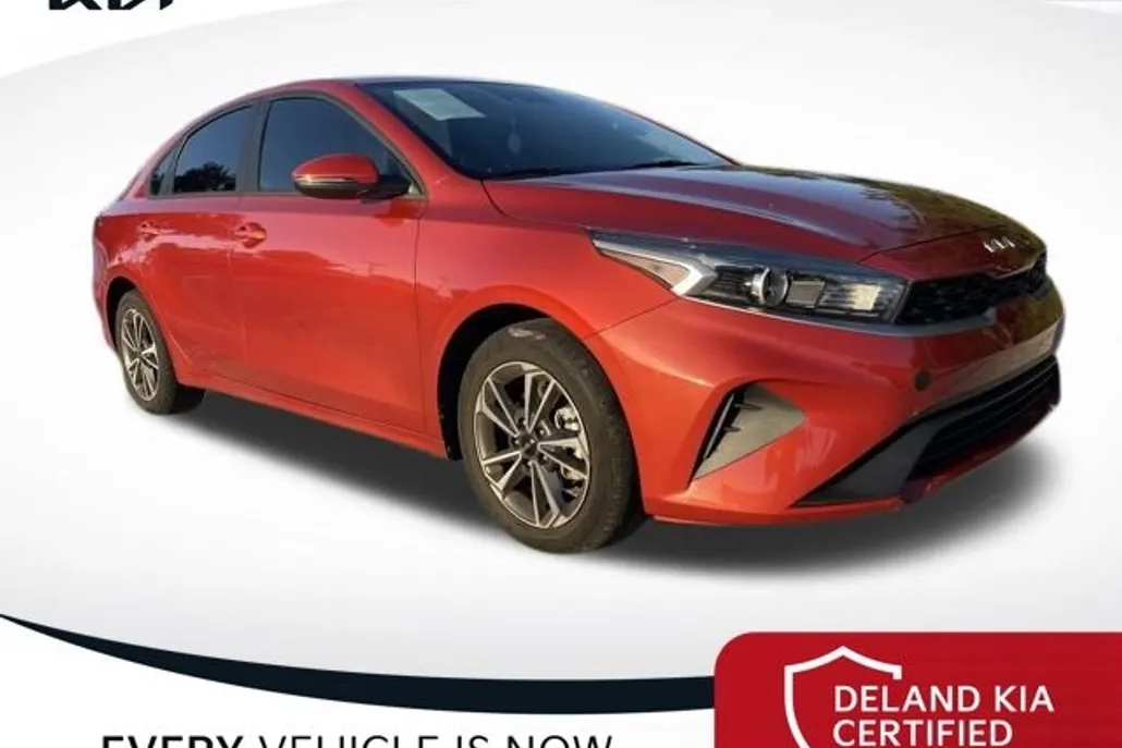 2023 Kia Forte LXS photo 1