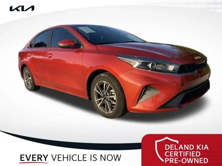 2023 Kia Forte LXS photo 1