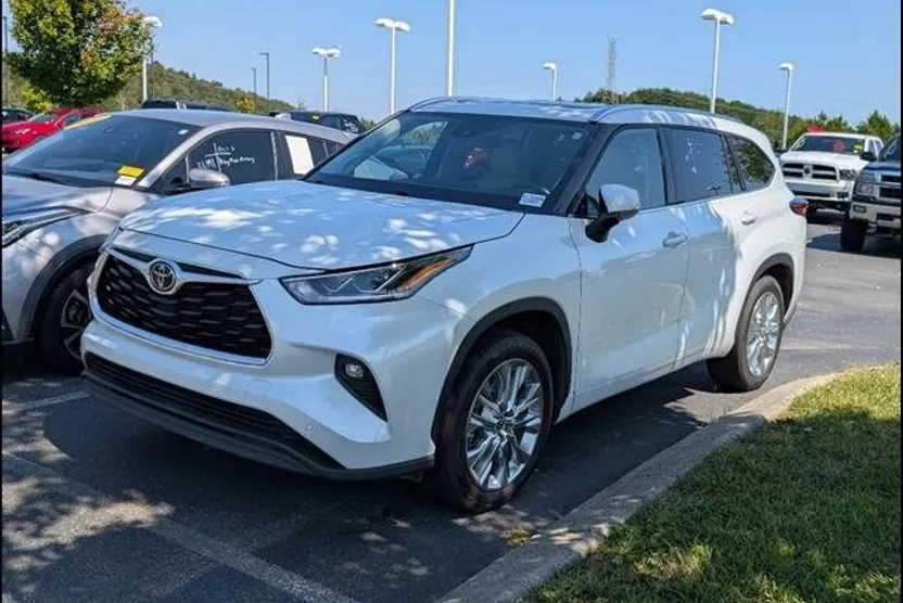 2023 Toyota Highlander Limited photo 1