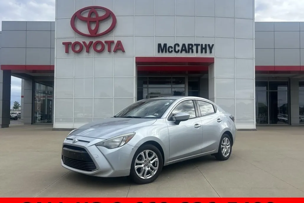 2017 Toyota Yaris iA Base photo 1