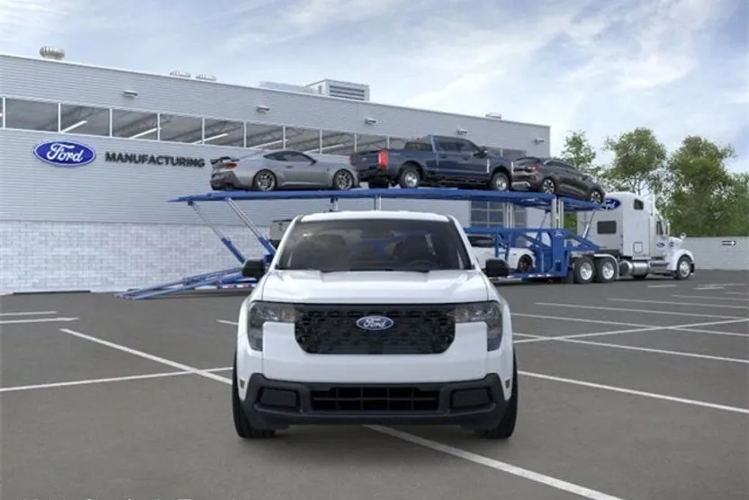 2025 Ford Maverick XLT photo 1