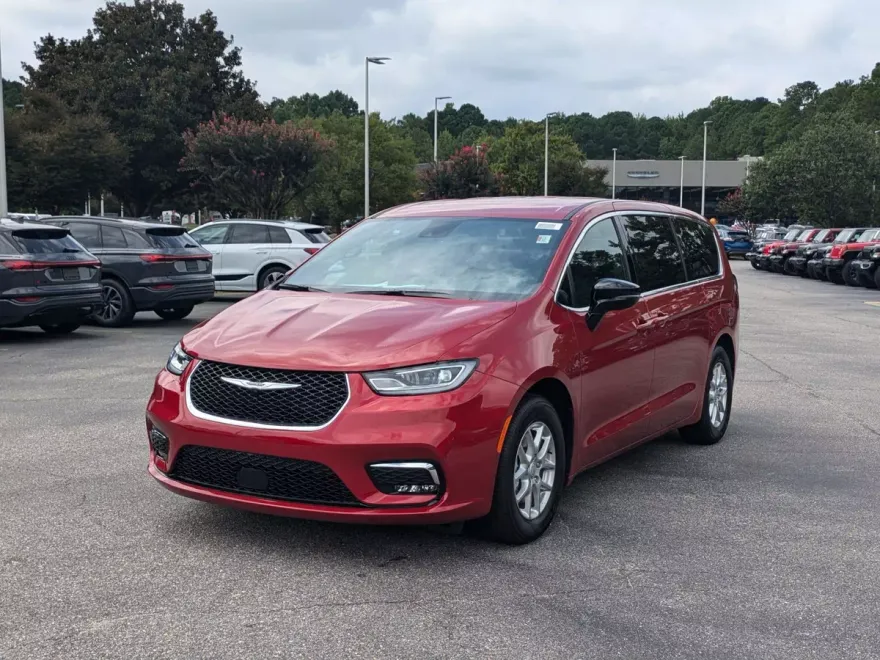 2026 Chrysler Pacifica photo 1
