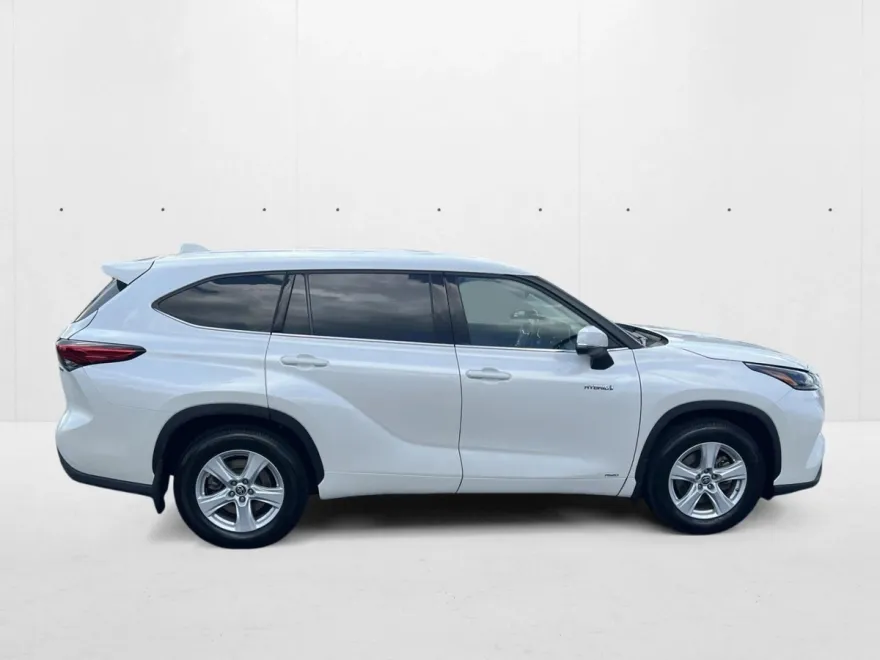 2021 Toyota Highlander Hybrid LE photo 1