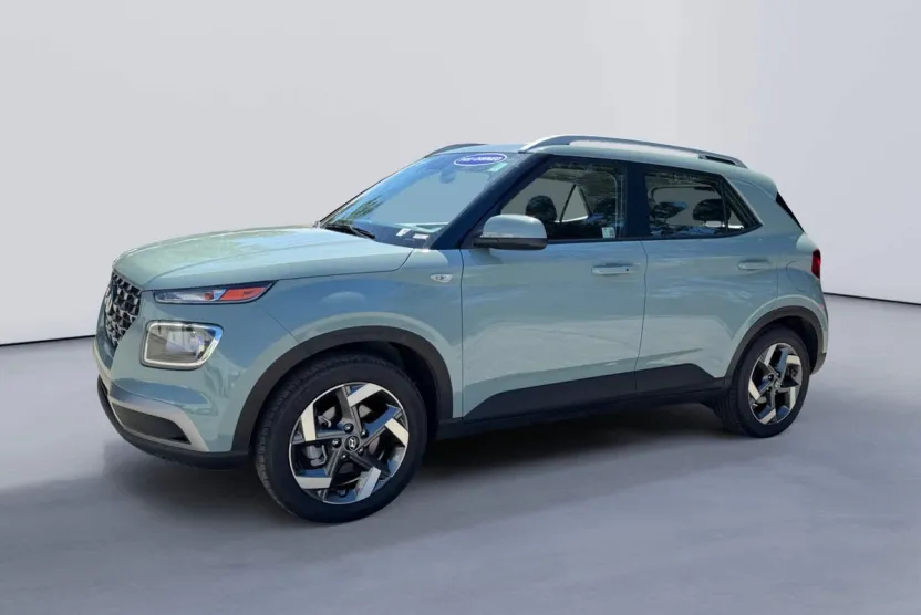 2025 Hyundai Venue SEL photo 1
