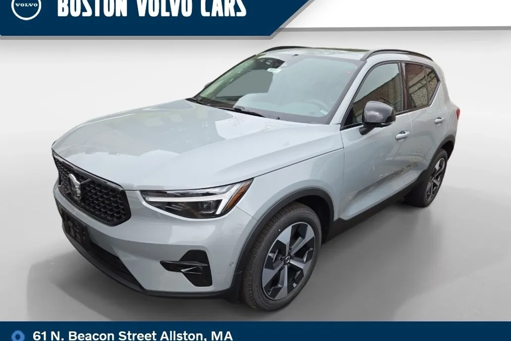 2025 Volvo XC40 Plus photo 1