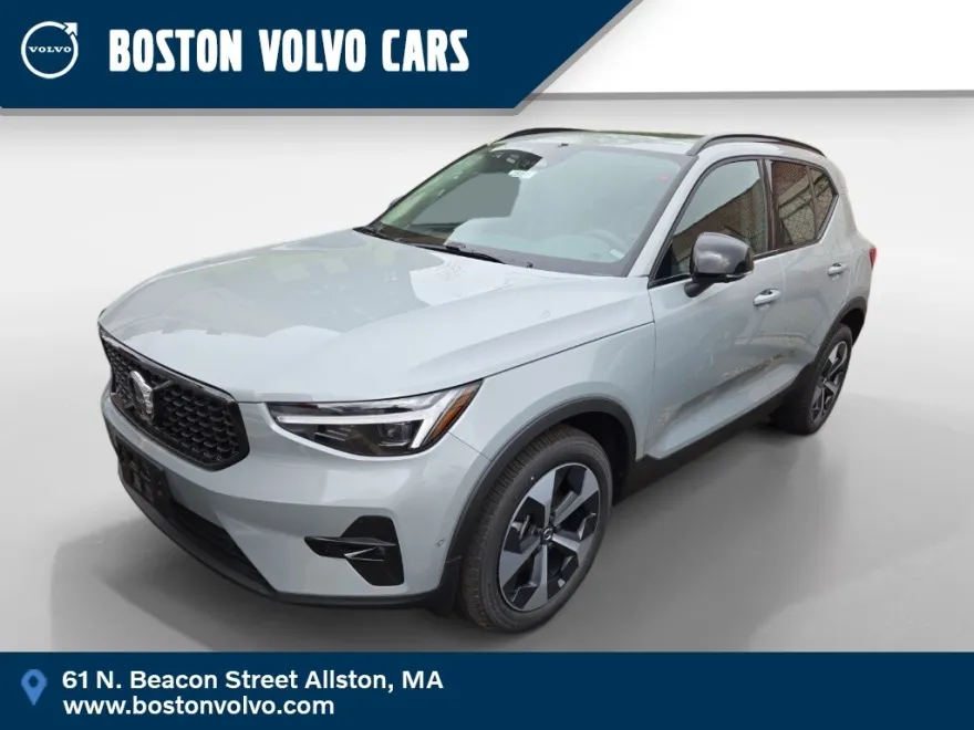 2025 Volvo XC40 Plus photo 1