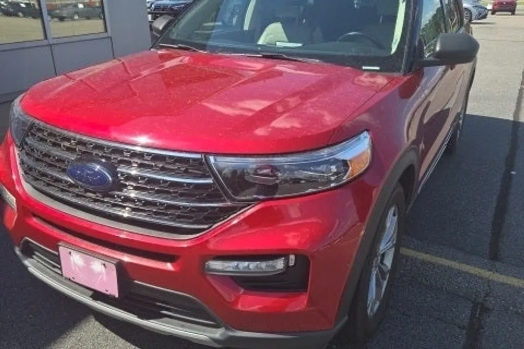 2021 Ford Explorer XLT photo 1