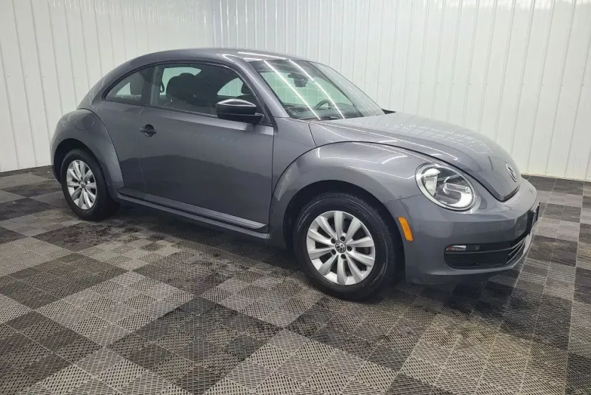 2014 Volkswagen Beetle 2.5L photo 1