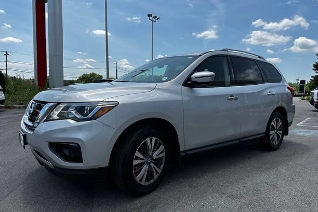 2020 Nissan Pathfinder S photo 1