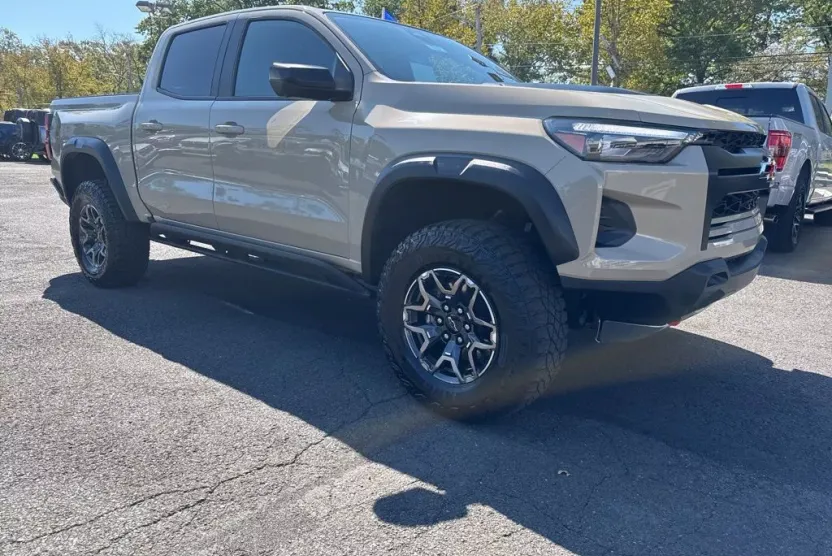 2024 Chevrolet Colorado ZR2 photo 1