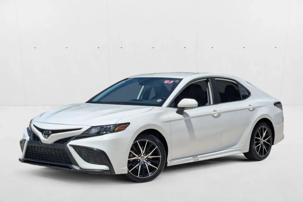 2023 Toyota Camry SE photo 1