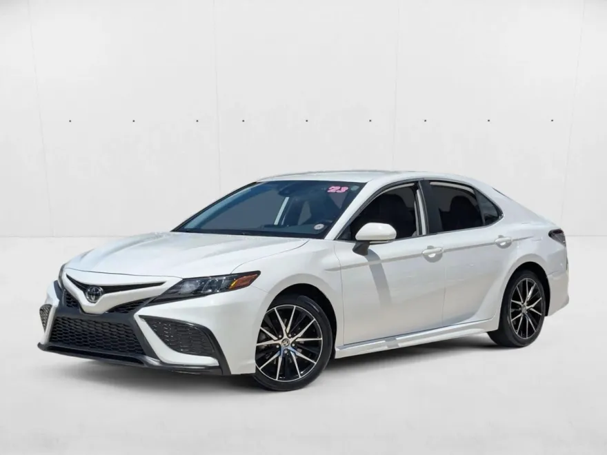 2023 Toyota Camry SE photo 1