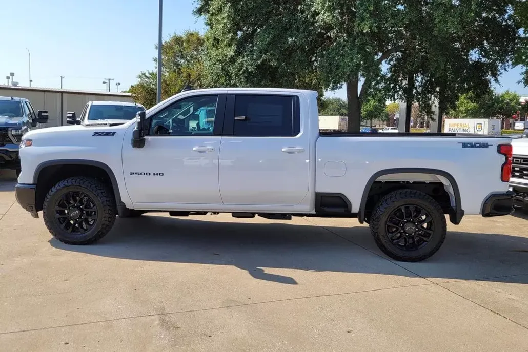 2025 Chevrolet Silverado 2500HD LT photo 1