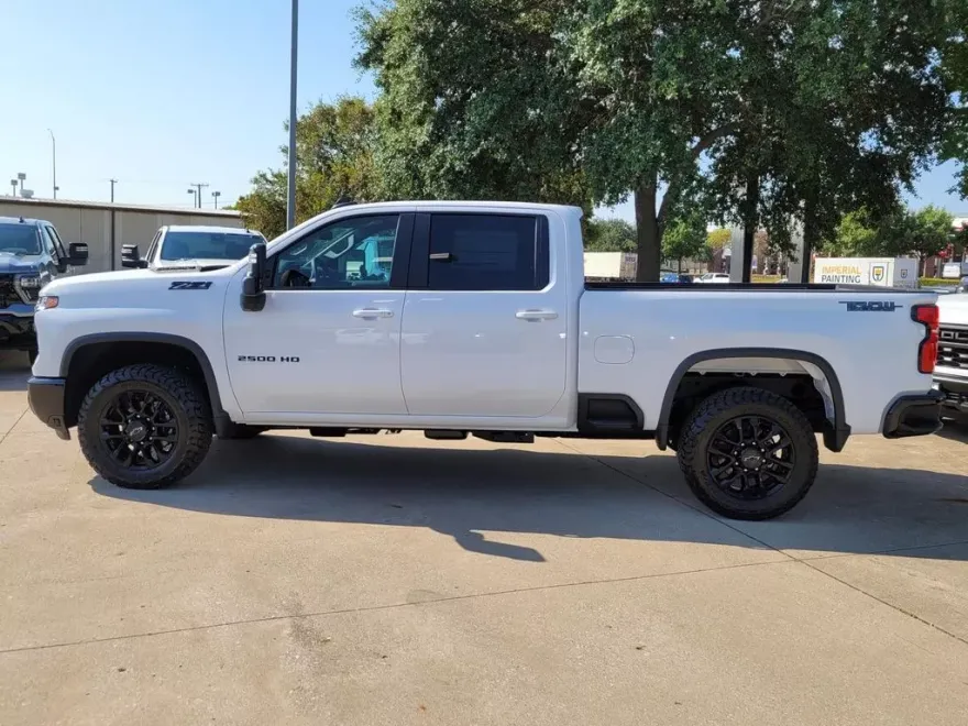 2025 Chevrolet Silverado 2500HD LT photo 1