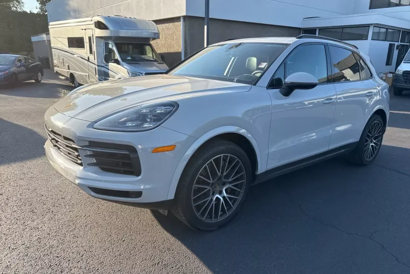 2021 Porsche Cayenne S photo 1