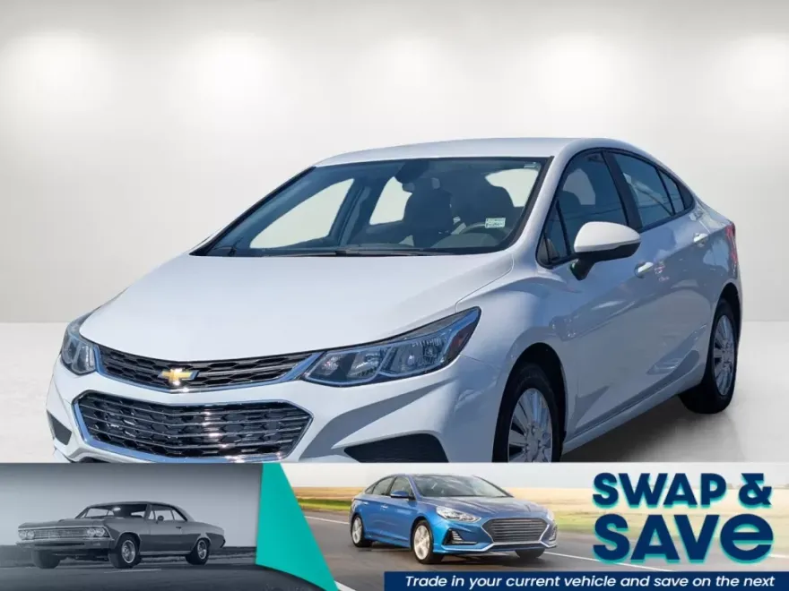 2017 Chevrolet Cruze LS photo 1