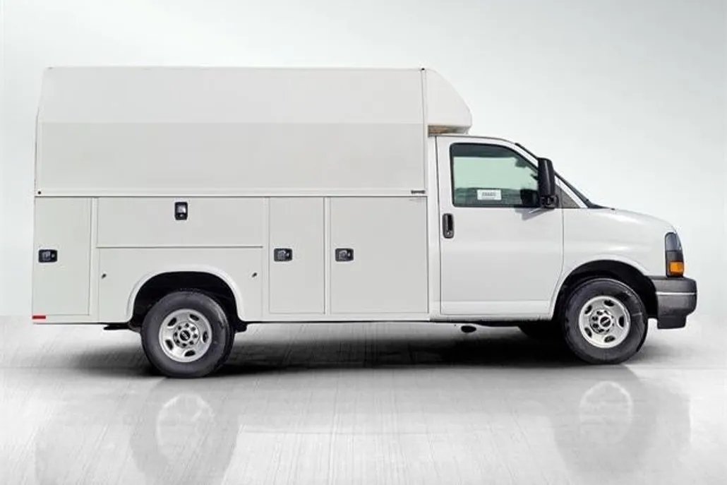 2024 Gmc Savana Cutaway 3500 Base photo 1