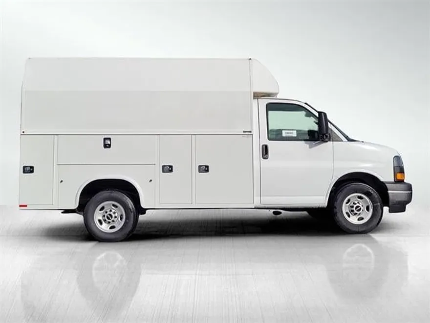 2024 Gmc Savana Cutaway 3500 Base photo 1