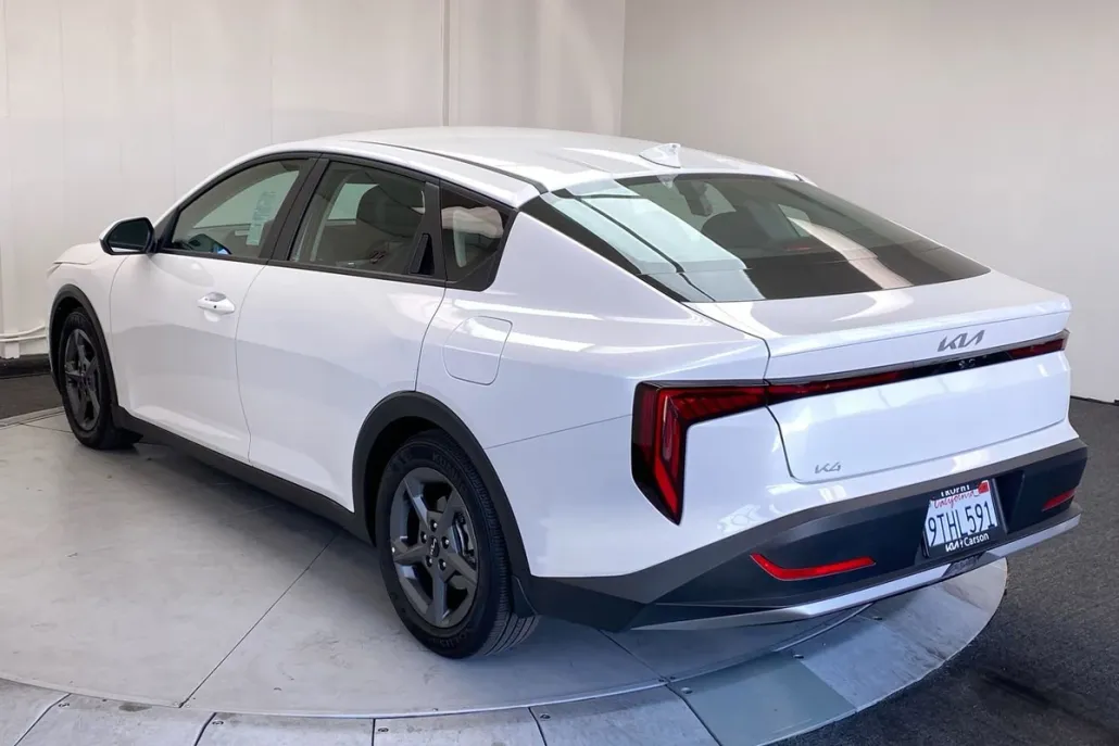 2025 Kia K4 LXS photo 1
