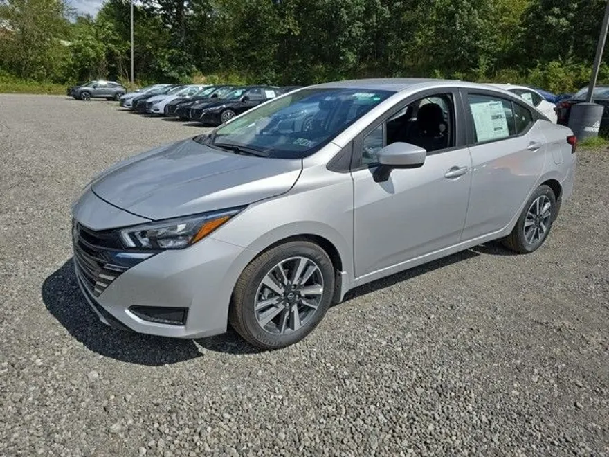 2025 Nissan Versa 1.6 SV photo 1