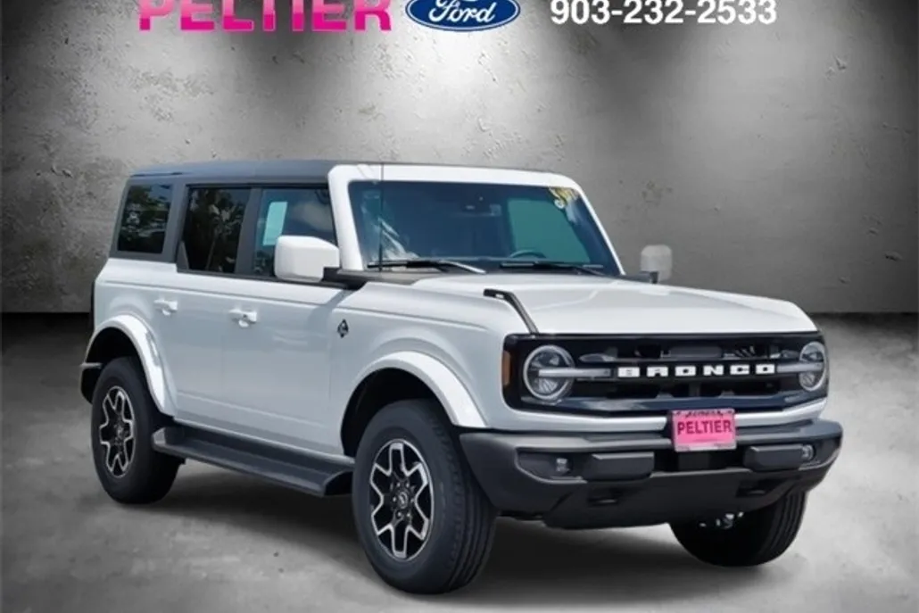 2025 Ford Bronco Outer Banks photo 1