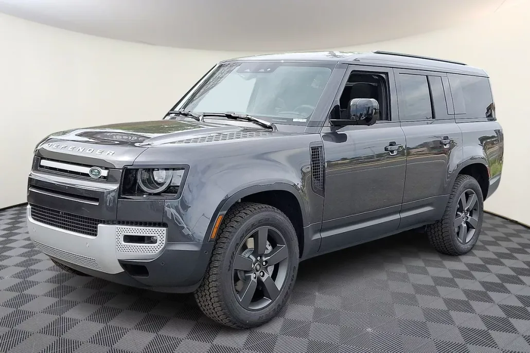 2025 Land Rover Defender 130 S photo 1