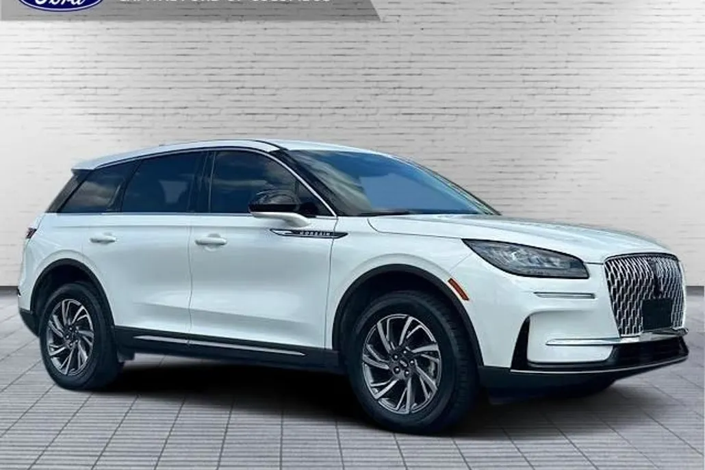2023 Lincoln Corsair Standard photo 1