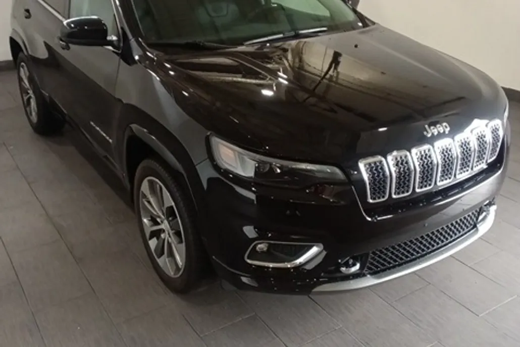 2019 Jeep Cherokee Overland photo 1