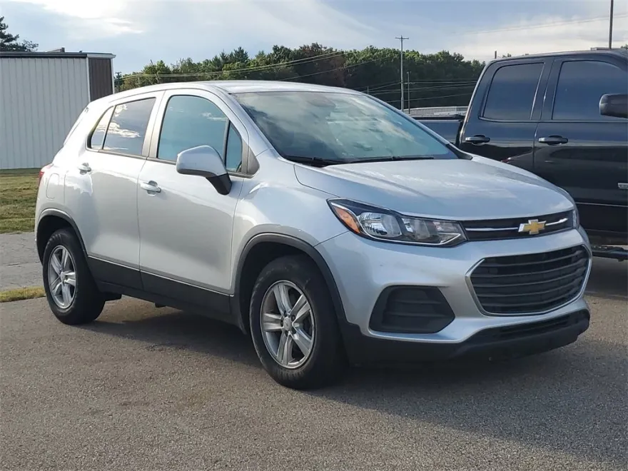 2020 Chevrolet Trax LS photo 1