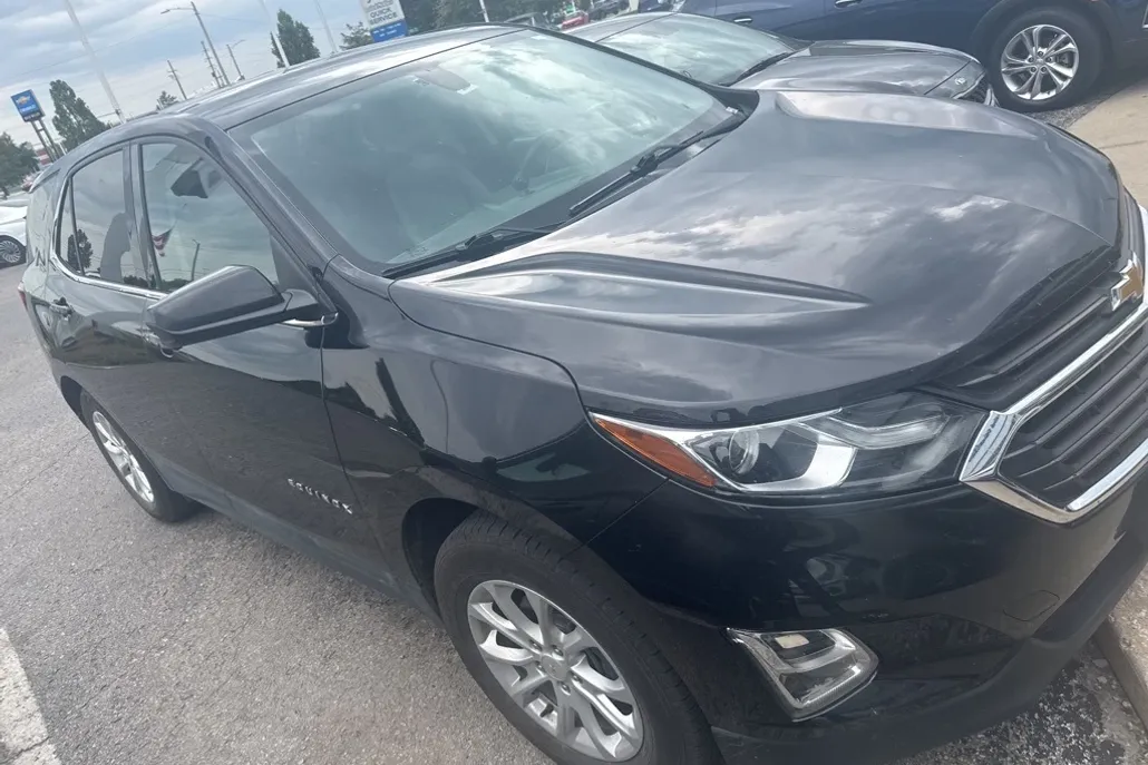 2019 Chevrolet Equinox LT photo 1